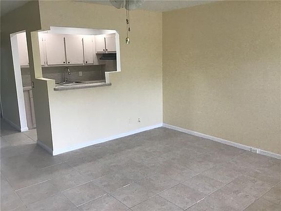 4th image of 6 Ventnor Dr #A