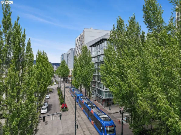 533 NE Holladay St APT 701, Portland, OR 97232