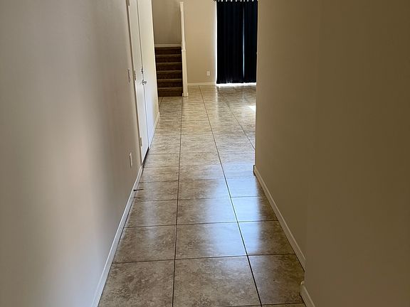 3rd image of 1213 E Shangri La Rd