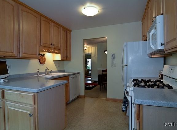3rd image of 266 Mayfair Ln Unit D1