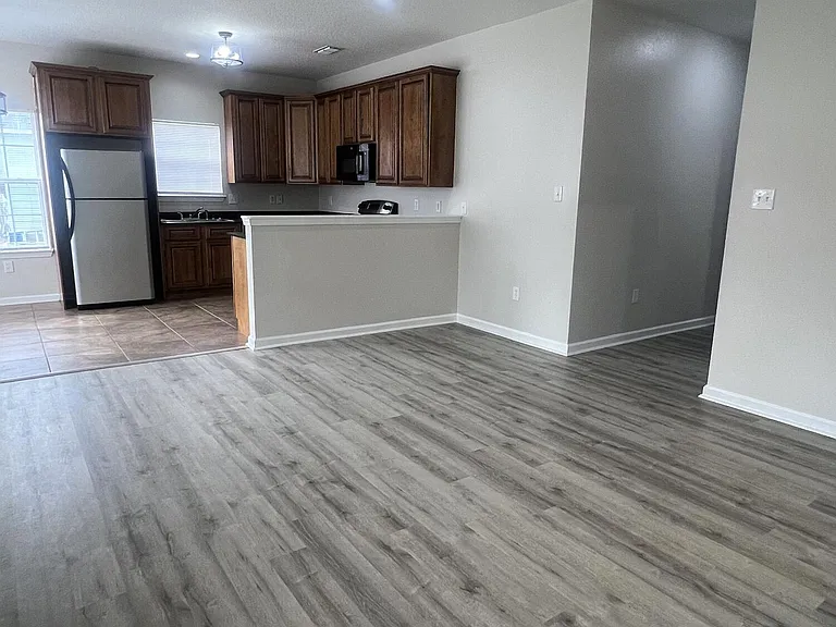 11601 Oaklane Dr — Photo 8