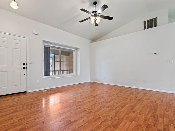 3rd image of 733 W Sheridan Ave