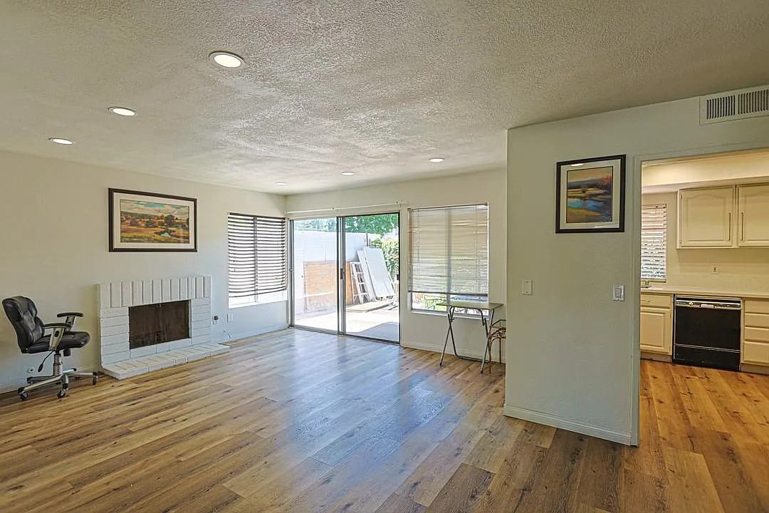 3 bed, 1600 sqft, $3,900 — Photo 1