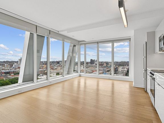3rd image of 400 W 113th St APT 1525
