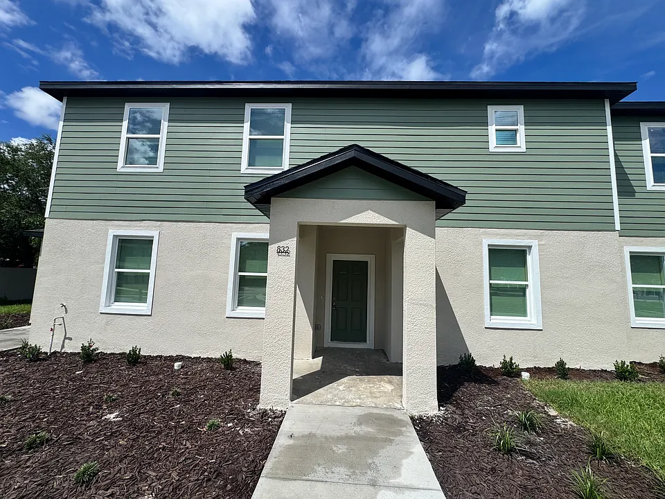 832 Woods Ave