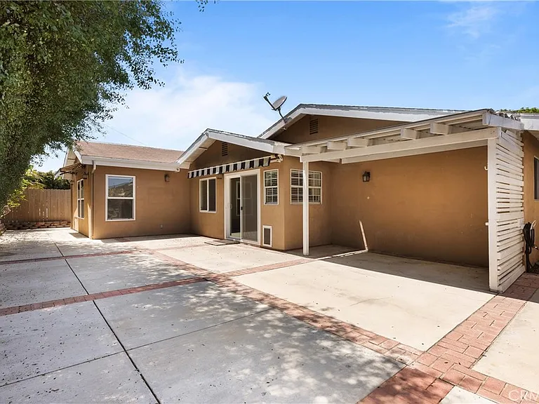 9472 Karen Cir — Photo 22