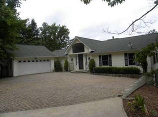 44 Chestnut Oak Ln, Cleveland, GA 30528