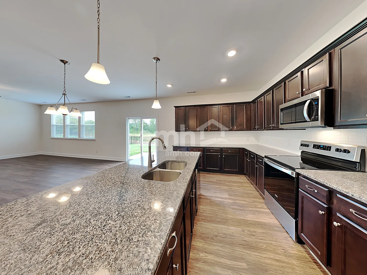 5 bed, 3.0 bath, 2553 sqft, $2,830 — Photo 4