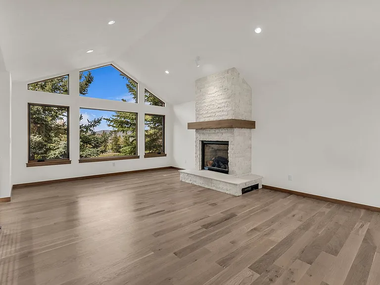 7346 Pinebrook Rd — Photo 6