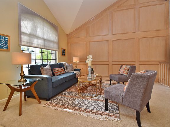 4th image of 25 Carlyle Ct
