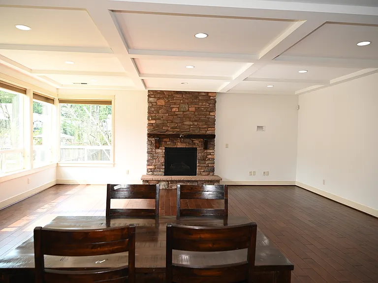 22327 SE 34th Pl — Photo 10