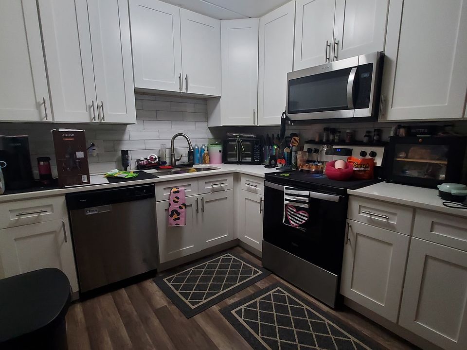 1st image of 1015 7th Ave #1