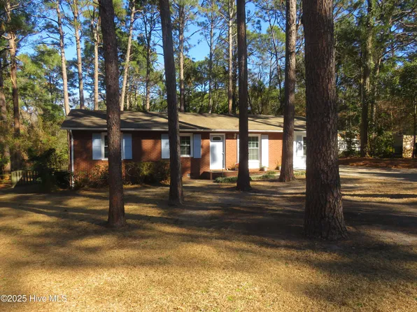 535 W Rhode Island Ave, Southern Pines, NC 28387