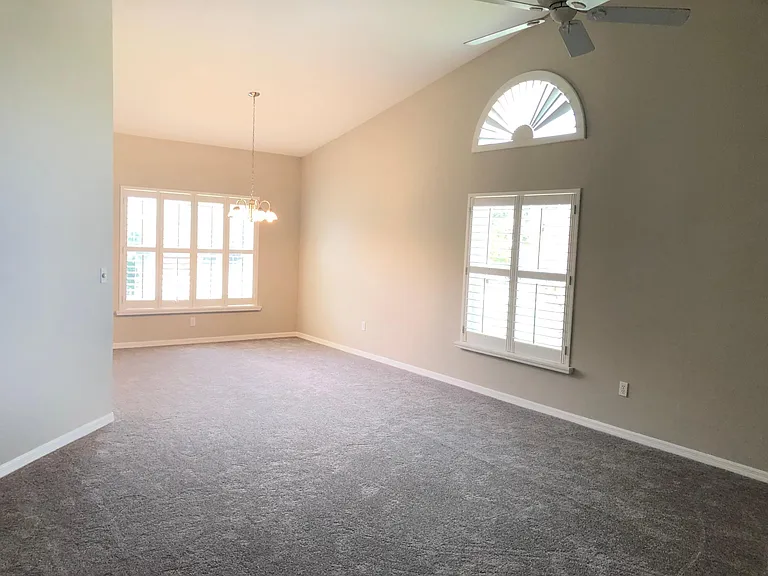 8223 Breton Cir — Photo 14