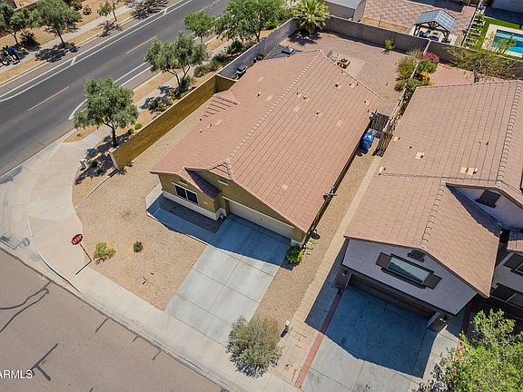 2nd image of 10307 W HILTON Avenue