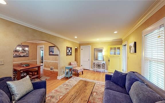 3rd image of 6044 Ballentine St