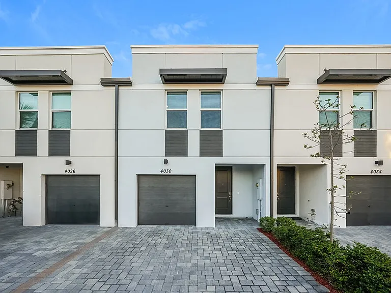4030 Hot Springs Ave — Photo 1