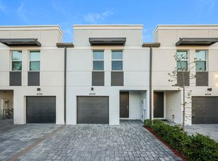 4030 Hot Springs Ave, Palm Springs, FL 33461