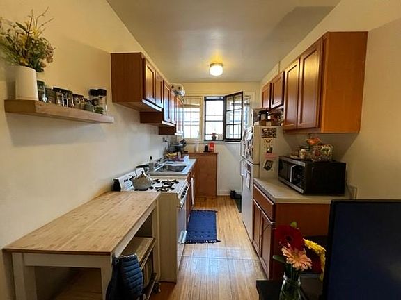 5th image of 4721 N Winchester Ave APT 2B