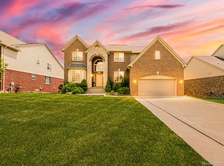 6960 Norway Dr, Troy, MI 48085