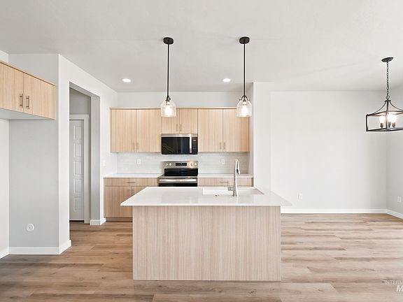 3rd image of 7459 W Trumbull Ct