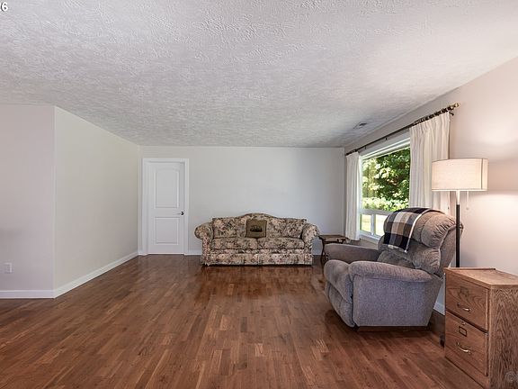 5th image of 13740 Colvin Rd