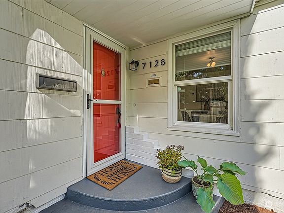 3rd image of 7128 Seward Park Avenue S