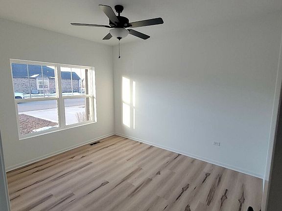 4th image of 2157 Sky Harbor Dr