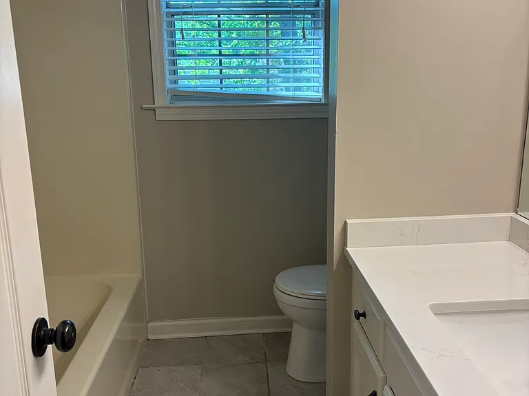 445 Augusta Dr — Photo 4