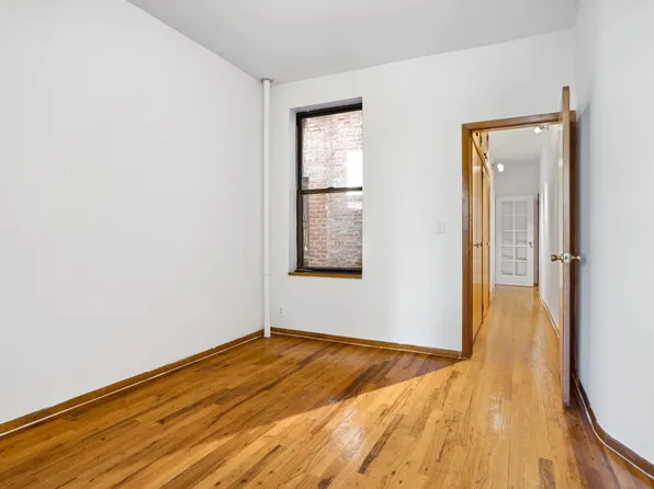 208 East 83rd Street 5E image 3 of 7