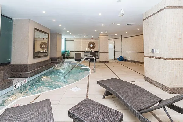 Sold by Nestseekers | media 9