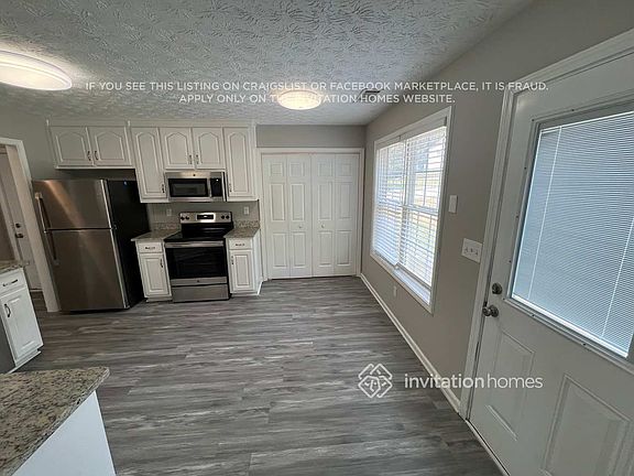 4th image of 115 E Lawn Dr