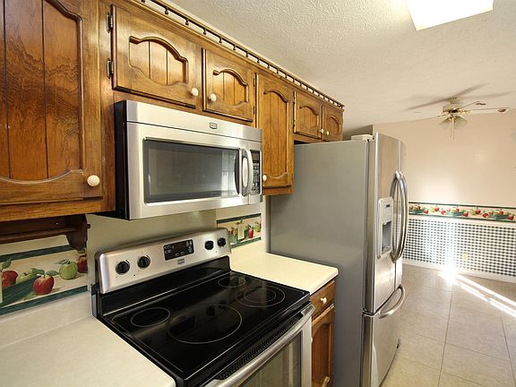 4th image of 412 Adeline Dr