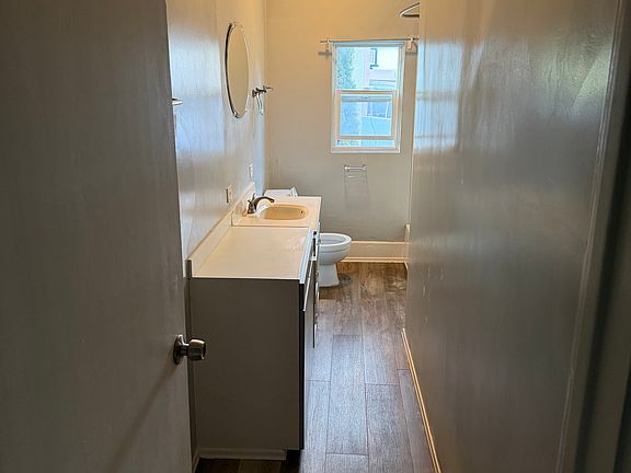 4th image of 423 Gloria St #423