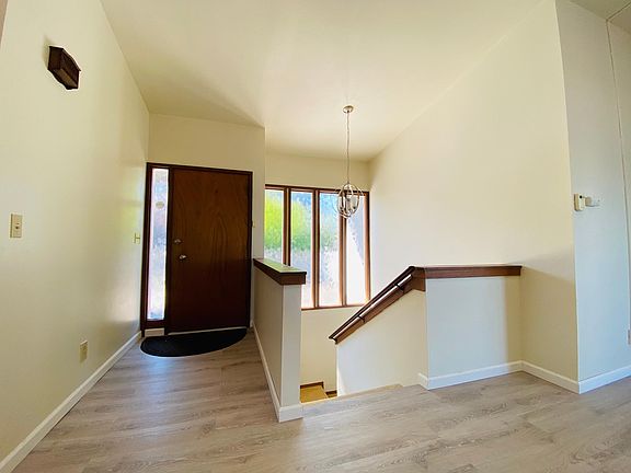 5th image of 433 Miramar Dr