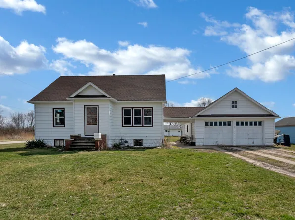 165 E Chestnut St, Coal City, IL 60416