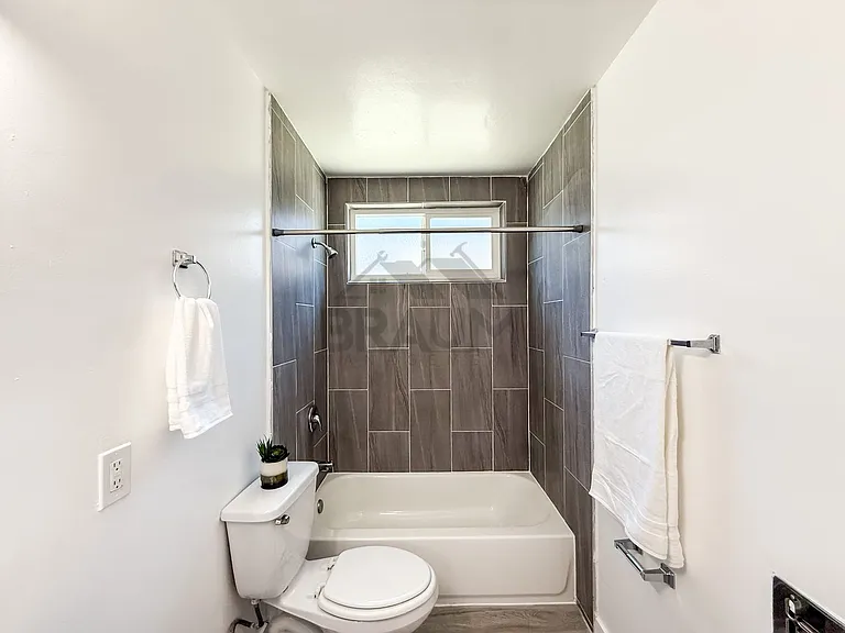 SEPULVEDA — Photo 20