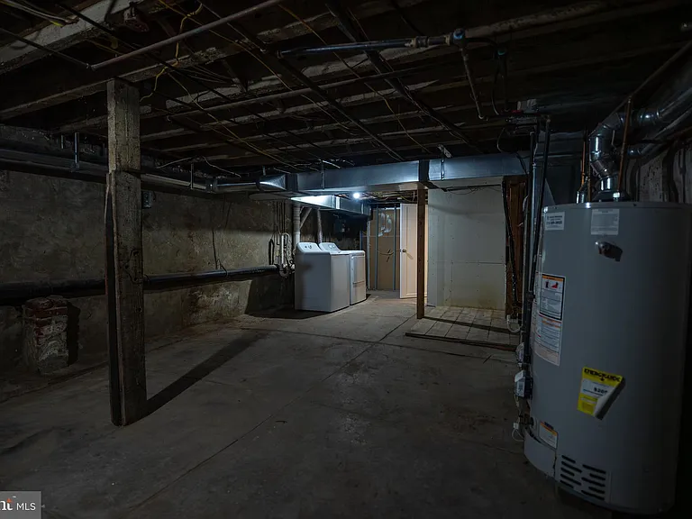 2410 Wharton St #1 — Photo 32