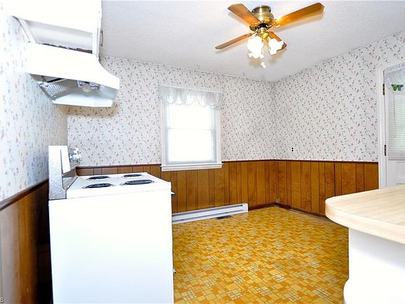 4th image of 1318 Tucker St