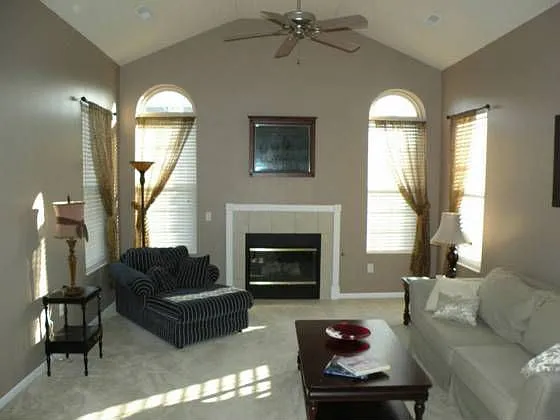 2221 William T Cir photo 1