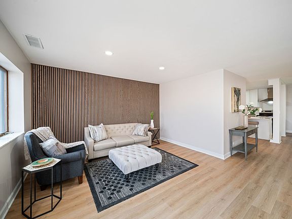 2nd image of 10 Trafalgar Sq APT 403