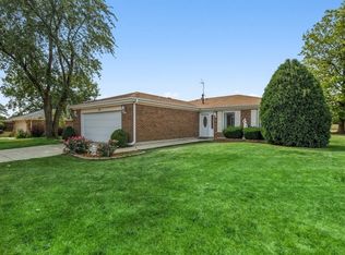 190 N Prairie Dr, Addison, IL 60101