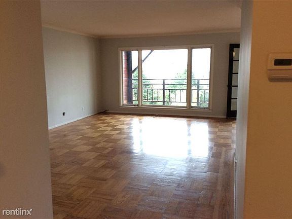 4th image of 2526 Greenwich St