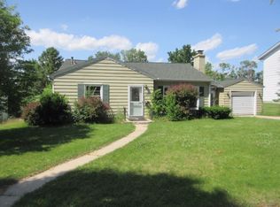 1310 Hillside Dr, Waukesha, WI