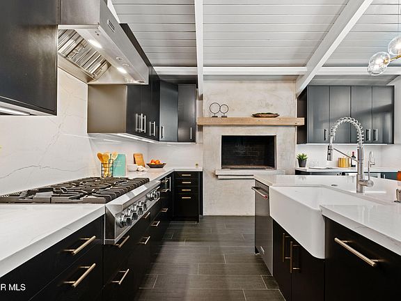 3rd image of 1213 La Brea Dr