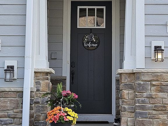2nd image of 622 Riverbank Ct