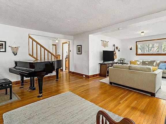 3rd image of 1317 Macon Ave