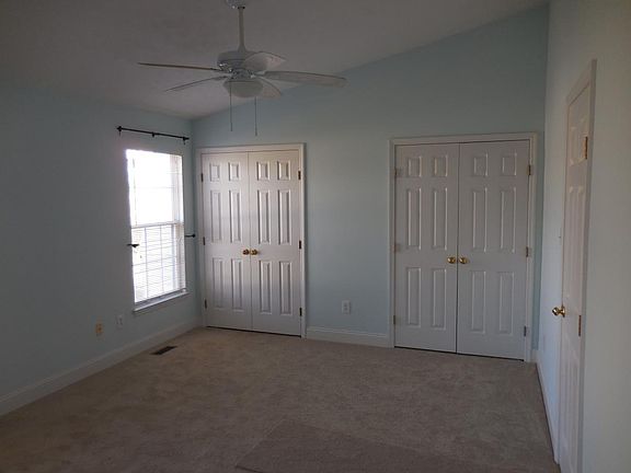 Large 19x13 bedroom, two big closets
