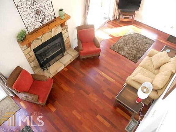 4th image of 592 River Lake Dr