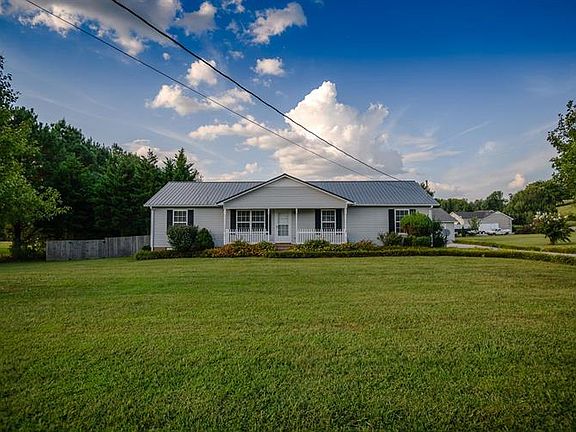 3rd image of 104 Leeann Dr